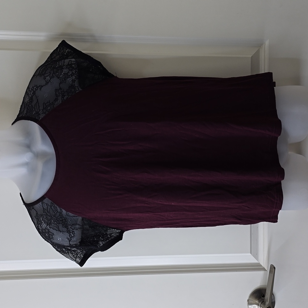 Forever 21 Maroon and Black Lace Size Small